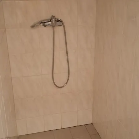 Kytlicka 3 بيت شباب